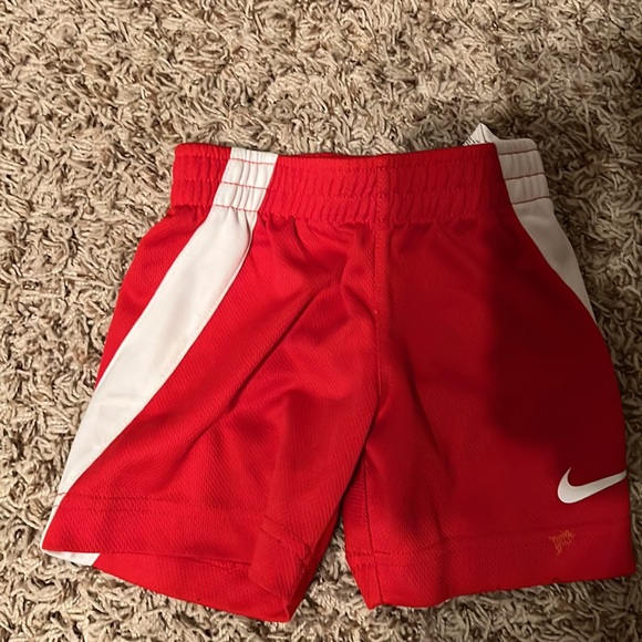 Nike Toddler shorts.  Great condition size 2T. Bundle - Picture 4 of 4